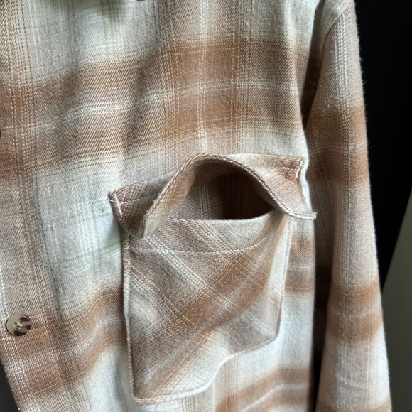 Abercrombie & Fitch Plaid Oversized Shacket - Picture 4 of 10